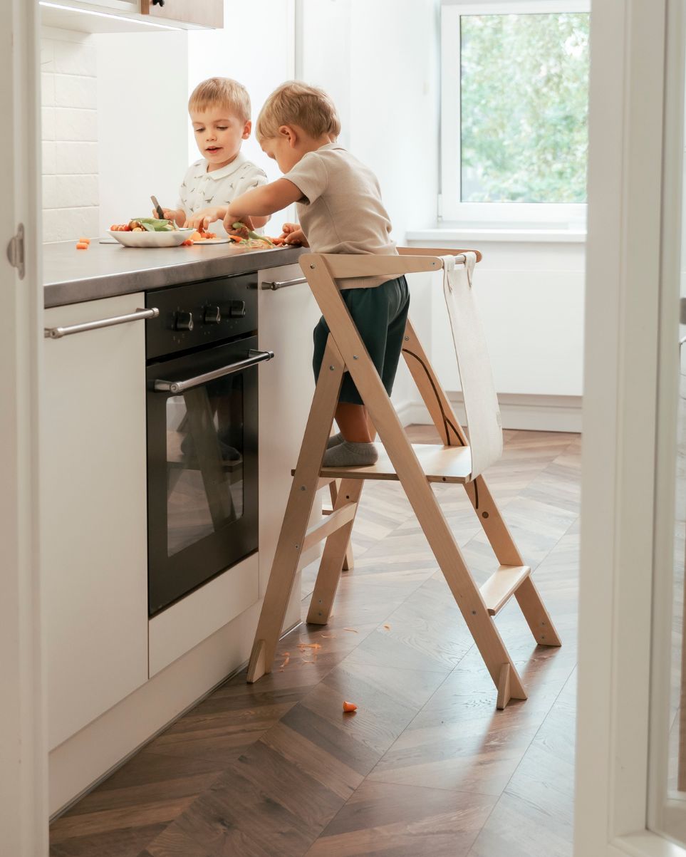 Meet foldable helper tower STEP'n'FOLD®.