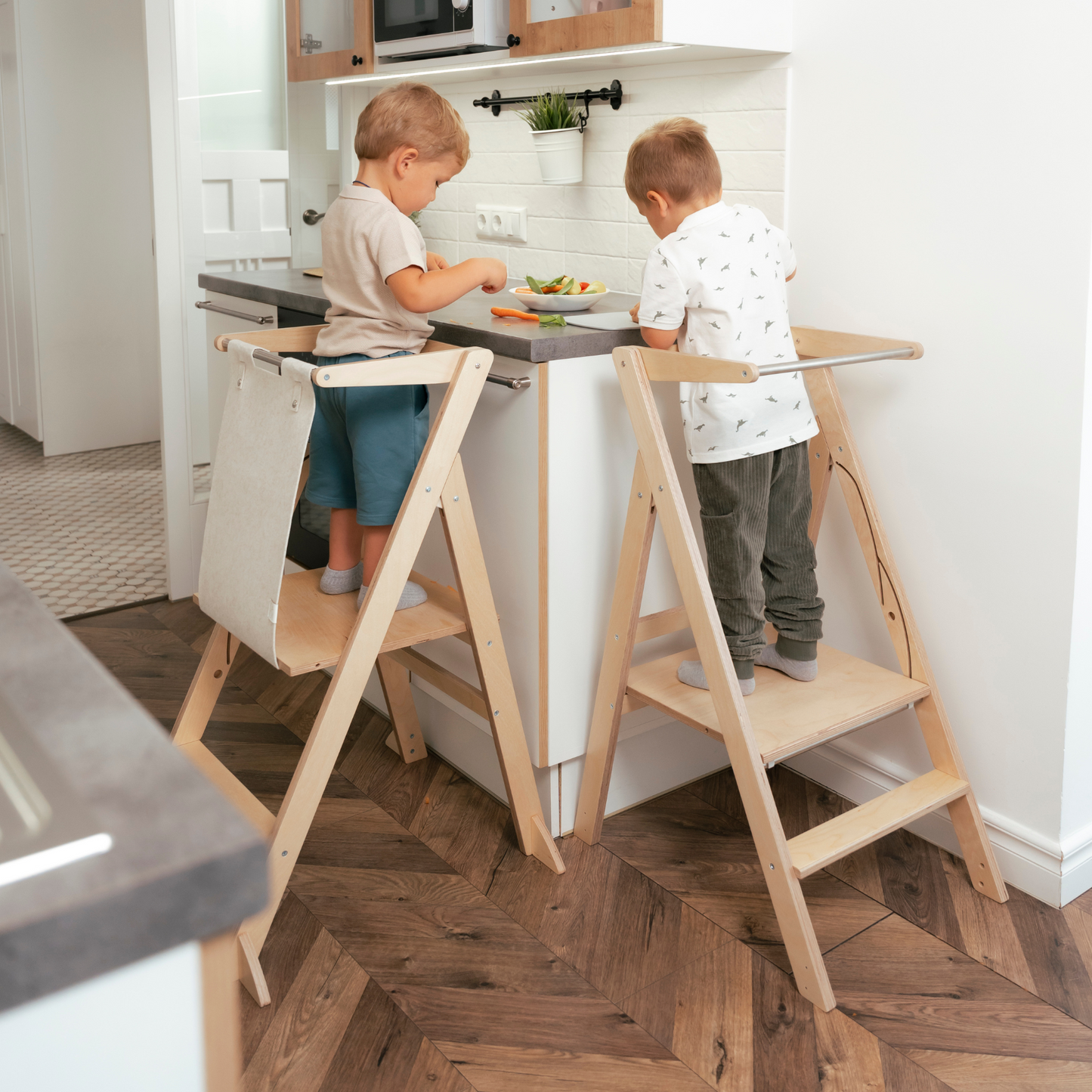 STEP'n'FOLD • Foldable helper tower with adjustable height