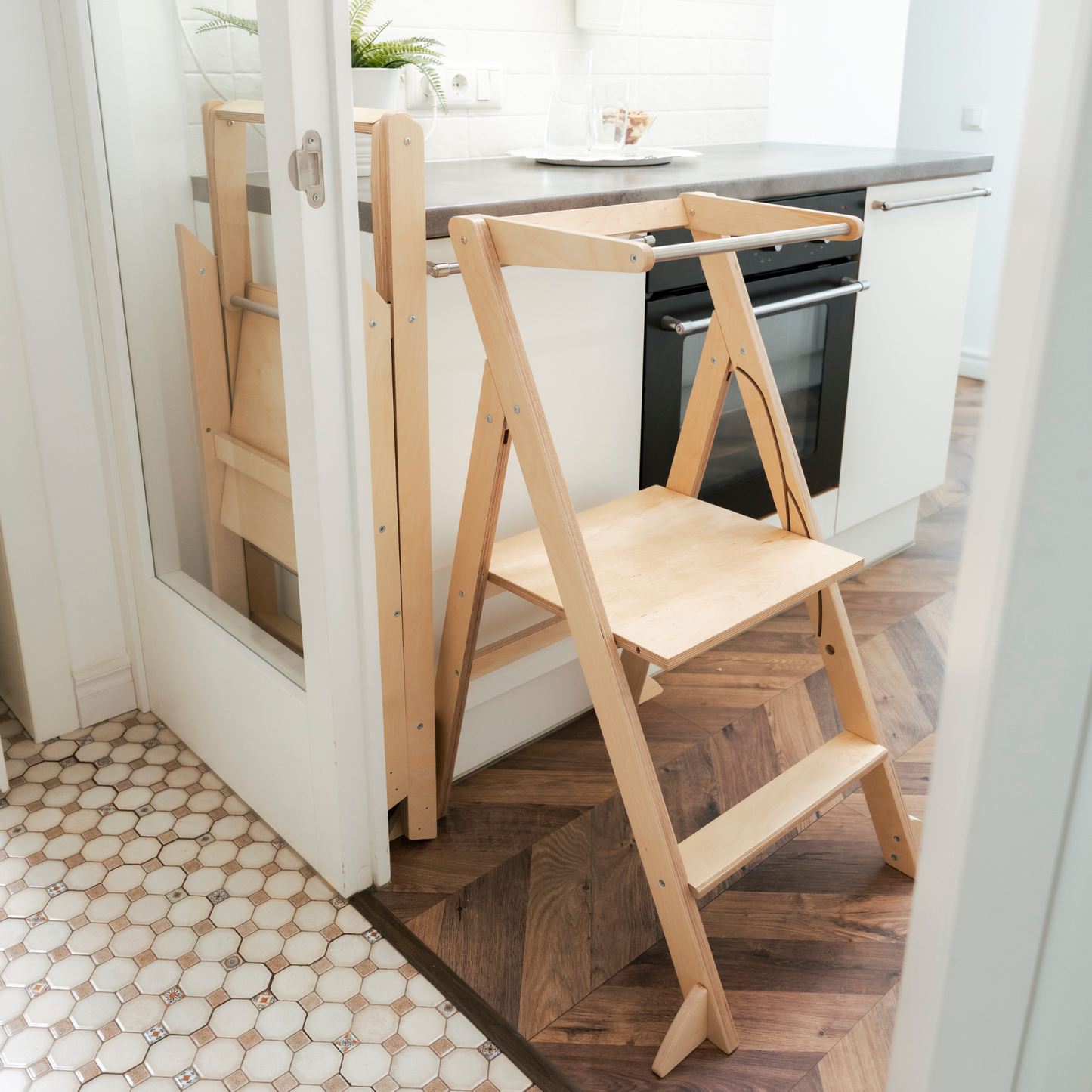 STEP'n'FOLD • Foldable helper tower with adjustable height